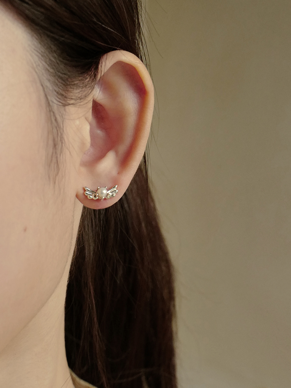 Mini Lovable Pearl Earring